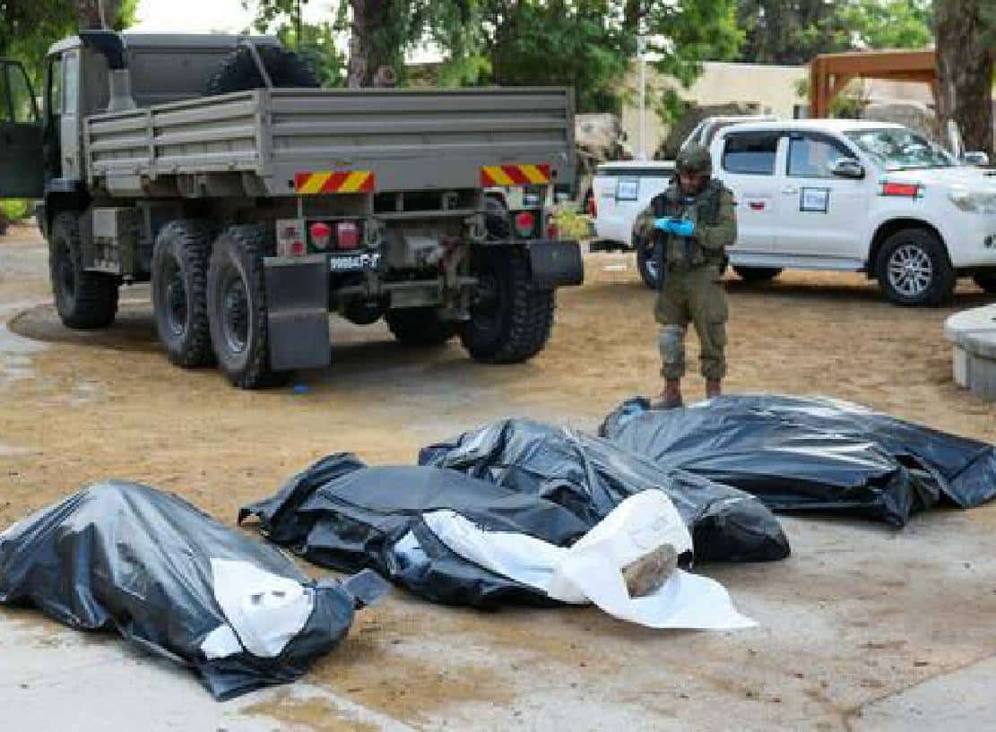 העולם נחשף: ‏"זה לא שדה קרב, זה טבח", צה"ל הראה לתקשורת הזרה את זירת הטבח הקשה מאז השואה בקיבוצי הדרום