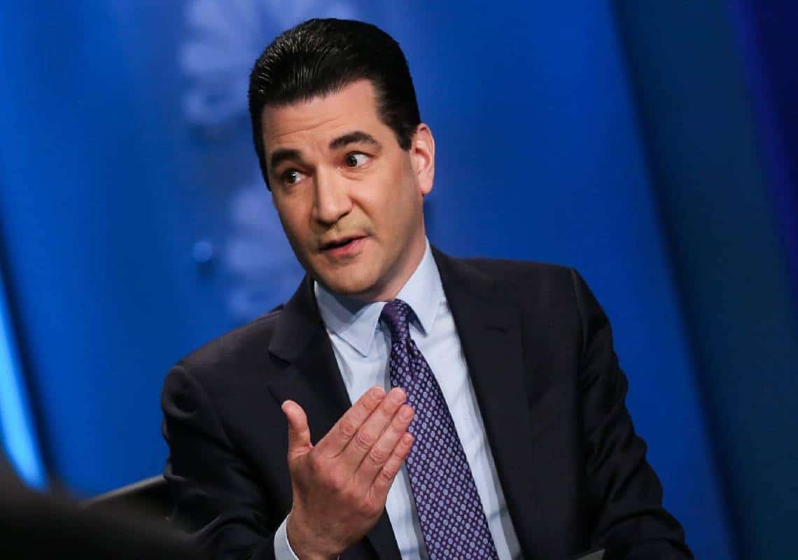 'רעידת אדמה': "הרופא מספר 1 באמריקה" וראש ה-FDA במתקפה נגד ה-CDC - "מאבדים אמינות, אנשים מפסיקים להקשיב להם"