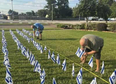 מיליון וחצי דגלים כחול־לבן ברחבי אמריקה: מחווה היסטורית לציון שנתיים למתקפת ה־7 באוקטובר