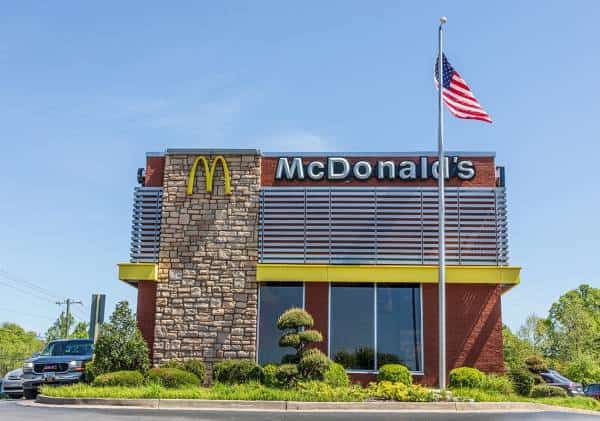 נוגסת בשוק: מקדונלדס תחל למכור המבורגרים ללא בשר