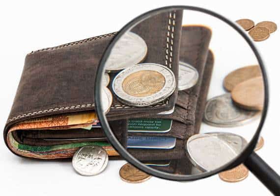 למרות הכלכלה החזקה, משפחות רבות נאבקות כדי לשלם על מזון, בריאות ודיור