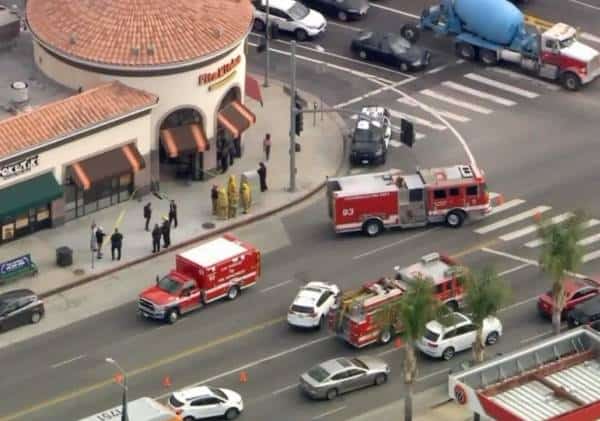 תאונה עם נפגעים בוואלי לוס אנג'לס: מכונית התנגשה במסעדת "Pita Kitchen" בטרזנה