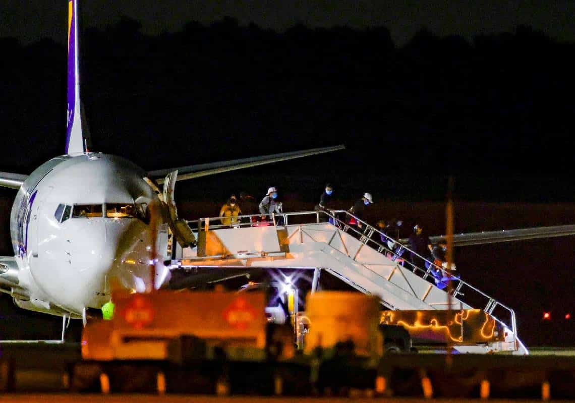 ביקורת על הבית הלבן: "ארגנו טיסות מהגרים סודיות לתוך ארה"ב"