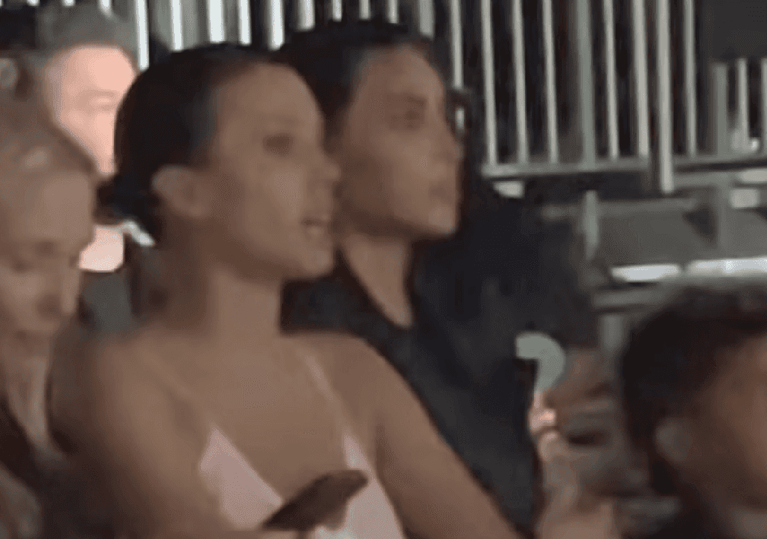 חזון אחרית הימים? קים קרדשיאן וביאנקה סנסורי מבלות יחד בהופעה של קניה ווסט 