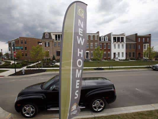 ירידה במכירות בתים חדשים בעקבות צניחה בעסקאות בחוף המערבי