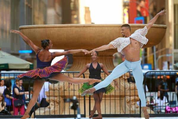 הריקוד שלא נגמר: עצרו לאתנחתא נפלאה בלב מנהטן, בדרך חזרה מהעבודה