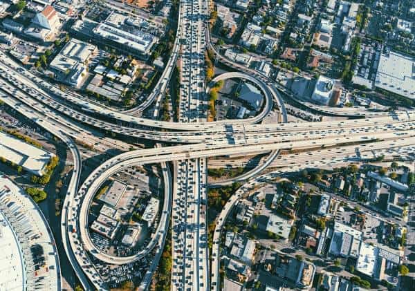 מהפכת התחבורה של קליפורניה: מכירת מכוניות מזהמות תיאסר בחוק