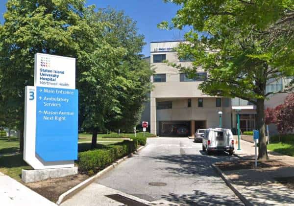 אכזריות בלתי נתפסת: תושב ניו יורק גסס מקורונה, אחות בבית החולים יצאה למסע קניות עם כרטיס האשראי שלו