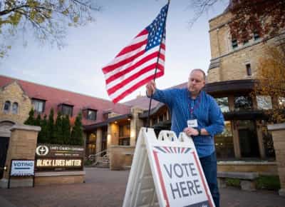 אמריקה בקלפי – ועוצרת את הנשימה: ניו־יורק שוברת שיאי הצבעה ומשאל עם בקליפורניה