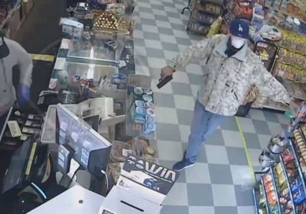 אפקט הקורונה: רעולי פנים מנצלים את המשבר ומטילים אימה על לוס אנג'לס