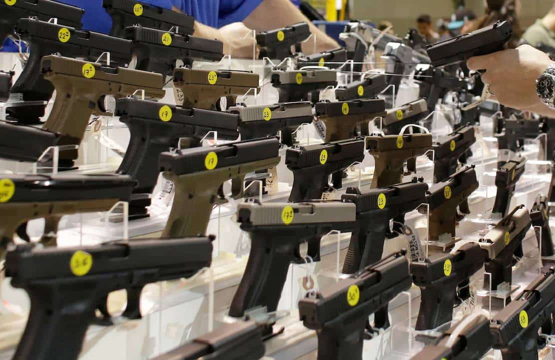 "מתחמשים בקצב מטורף": 48 חודשים ברצף של מיליון מכירות כלי נשק בחודש