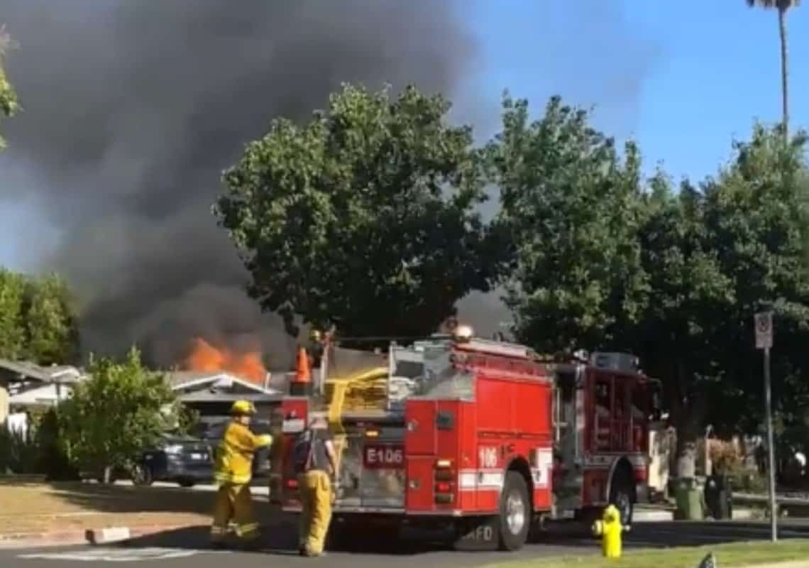 בית עלה באש בלב ואלי לוס אנג'לס