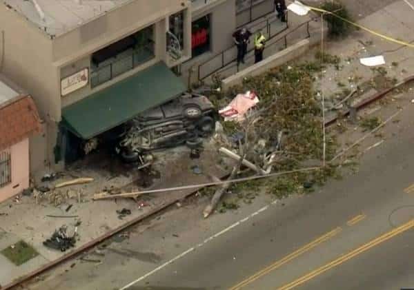 תאונה קטלנית בלוס אנג'לס: רכב איבד שליטה ופגע במסעדה
