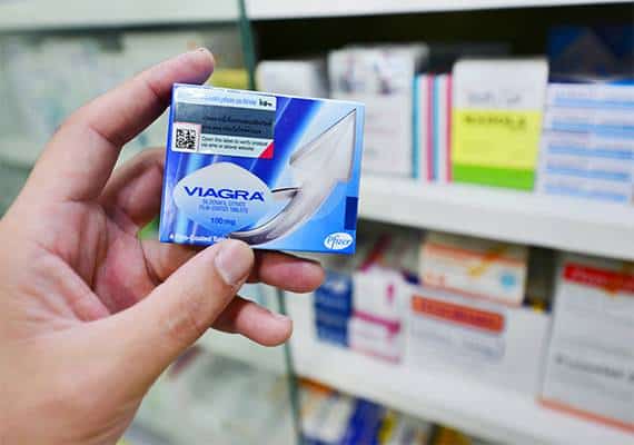 גבר תובע את CVS: הרוקח גילה לאשתי שאני משתמש בוויאגרה