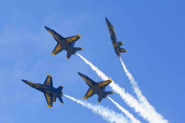 עופו על זה: המפגן הצבאי בשיתוף חיל האוויר האמריקני ממריא מעל לוס אנג'לס