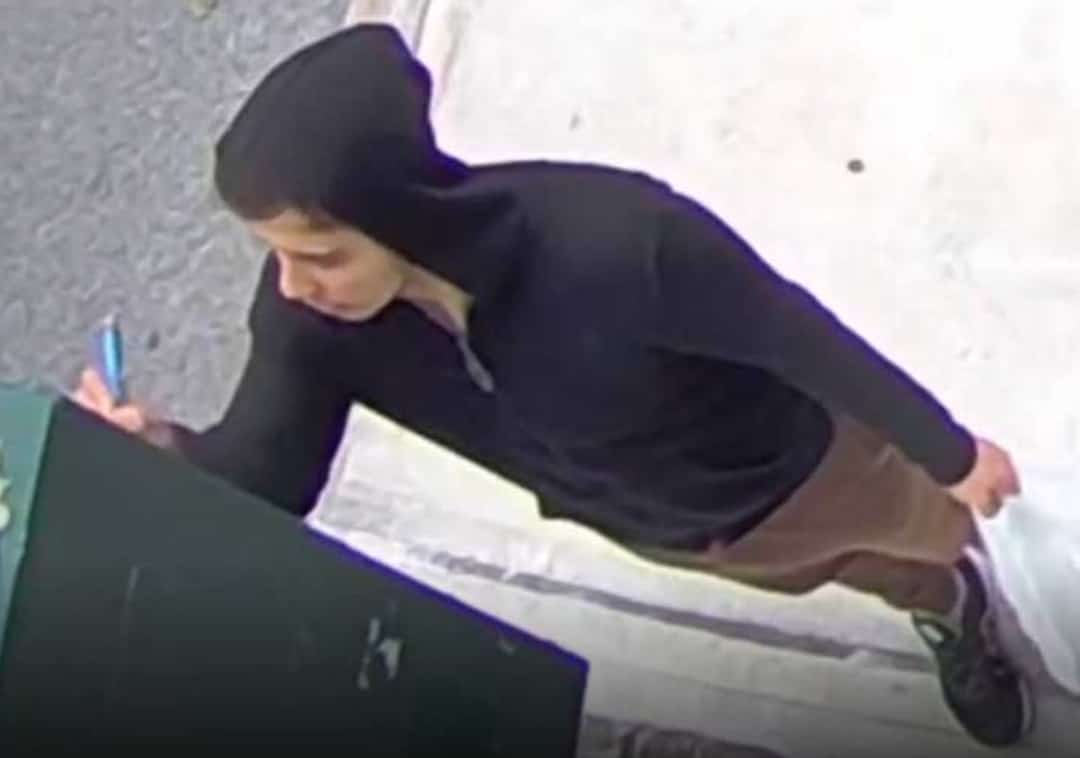 פשע שנאה בלב ברוקלין: צעיר ריסס צלב קרס מחוץ לישיבה
