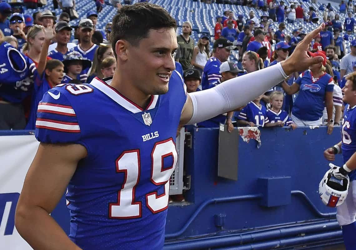 שחקן פוטבול מואשם באונס קבוצתי של נערה בת 17