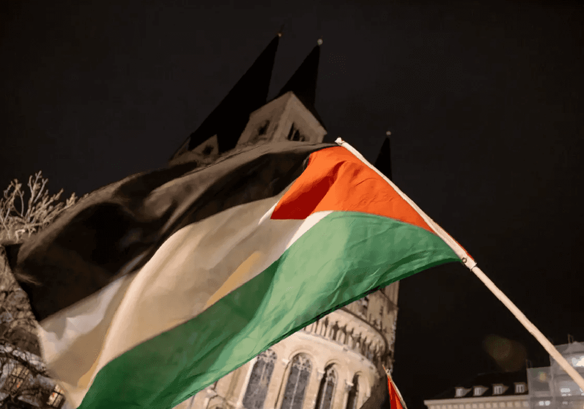 תלונה: תלמיד התחפש למחבל חמאס ואחר איחל ש"יפציצו את המדינה שלך"