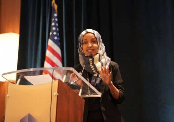 שני בכירים ב-ICE נחקרים בשל השמצות נגד אילהאן עומאר