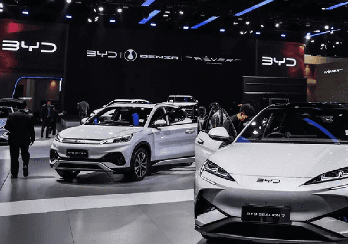 יצרנית הרכב הסינית BYD מאיימת על טסלה ותעשיית הרכב האמריקאית