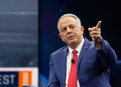 נבדה מחוקקת חוקים מפתיעים: ממסעדות פיקטיביות באפליקציות משלוחים ועד למאמצים לפתח רשת רכבות אזורית