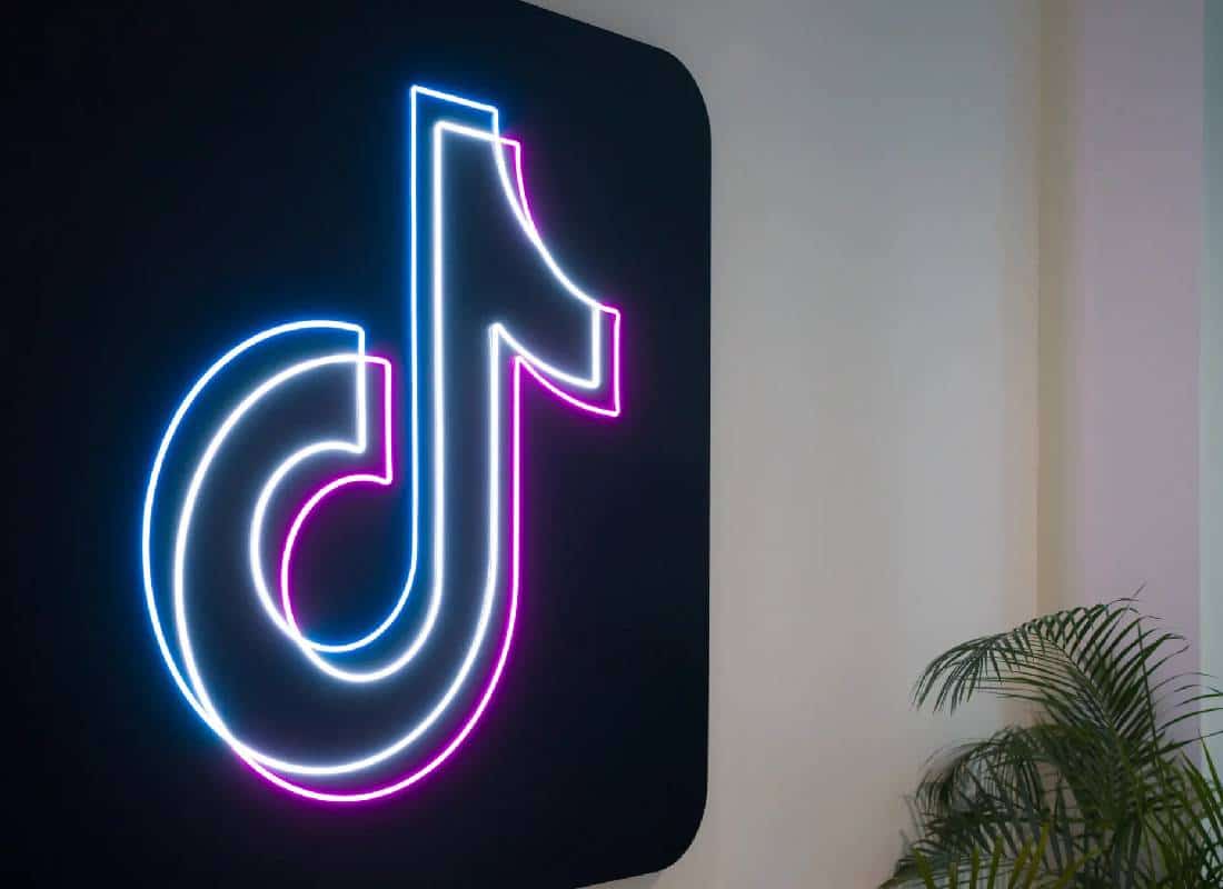 טיקטוק חוזרת: הנשיא טראמפ מתערב במשבר האפליקציה הסינית