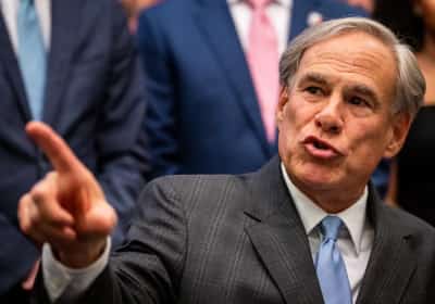 טקסס מעבירה את השליטה להורים: כל הורדת אפליקציה תחייב אימות גיל