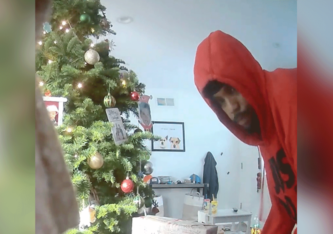 לא חס על המתנות לכריסמס: פורץ בדרום קליפורניה הרס לילדי הבית את אווירת החג