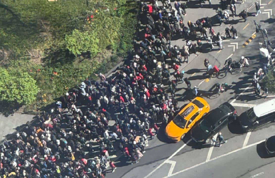 "מהומות בדרך": מהגרים בניו יורק רותחים מזעם לאחר שנלקחו מהם החדרים במלונות היוקרה בהם גרו במשך שנים 