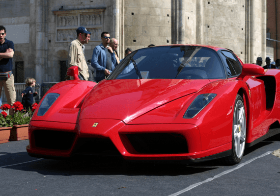 לא נחה בכיפור: פרארי מציגה 15 דגמים חדשים - והשלכות כלכליות