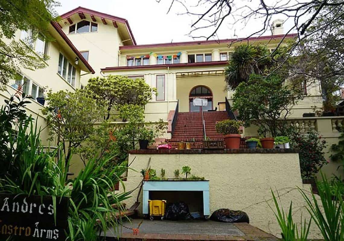 אוניברסיטת ברקלי: "נא לא להכניס תלמידים לבנים למרחב המשותף"