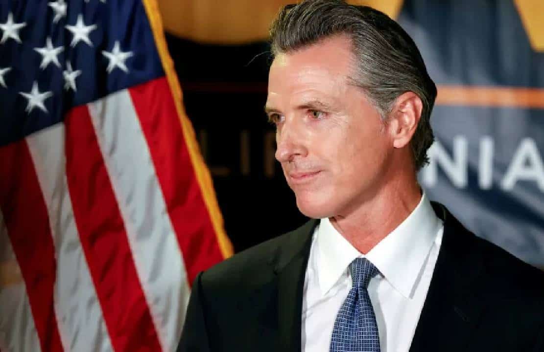 בגלל הפגנות פרו-פלסטיניות:‏ ‏מושל קליפורניה ביטל את טקס הדלקת עץ חג המולד