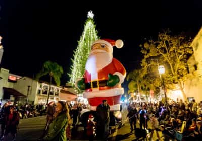 מצעד חג המולד המסורתי בדרום קליפורניה בוטל בשל חשש מפשיטות הגירה 