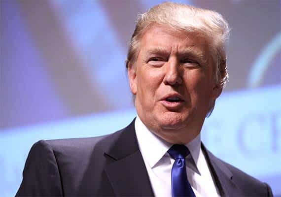 יום לאחר שחתם על ההסכם, טראמפ מאיים לפרוש מ-NAFTA