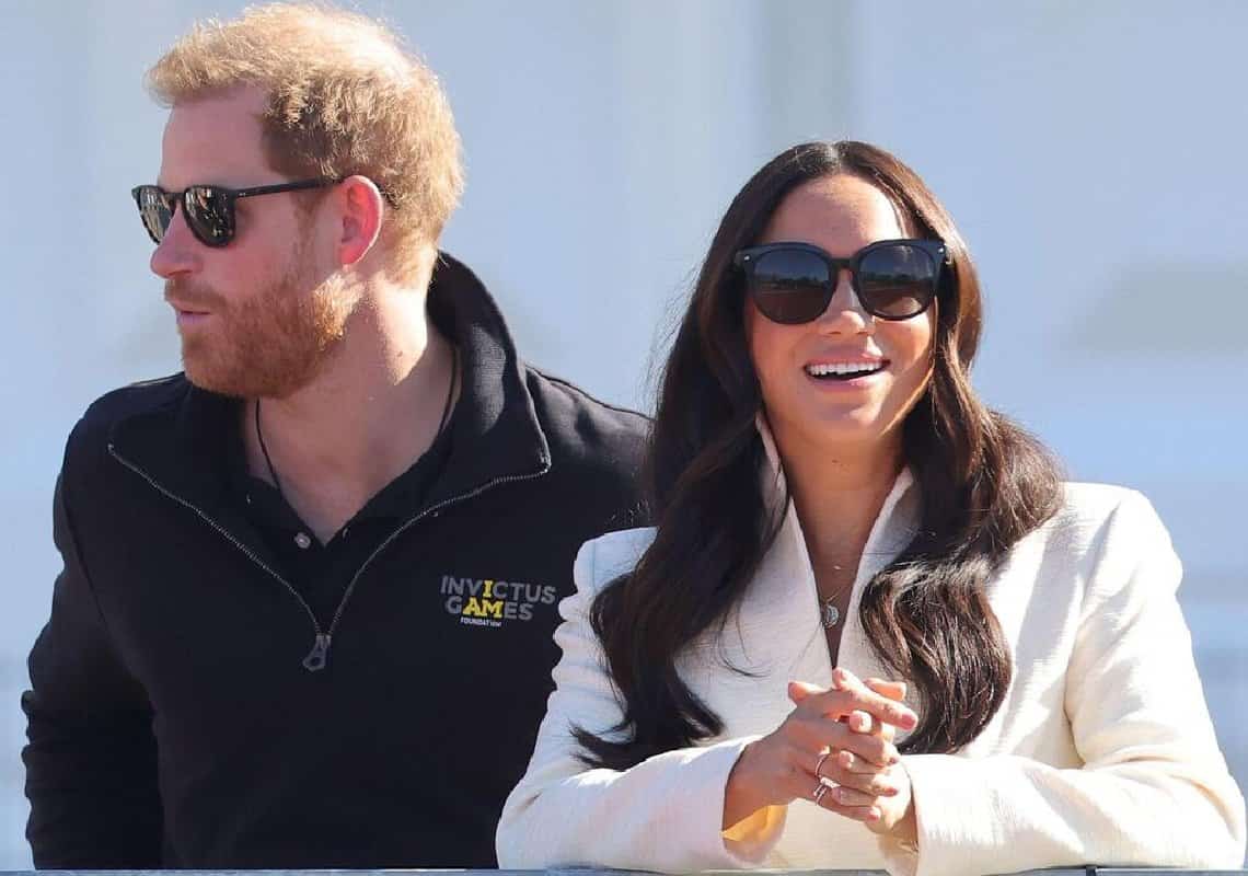 הנסיך הארי ומייגן מרקל נחתו בבריטניה ובית המלוכה נכנס לדריכות