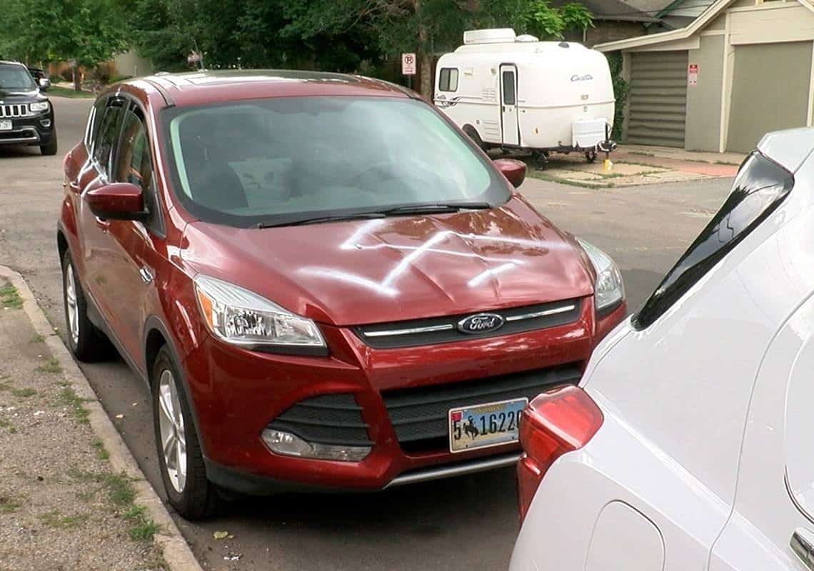חשד לפשע שנאה: כלי רכב הושחתו בצלבי קרס
