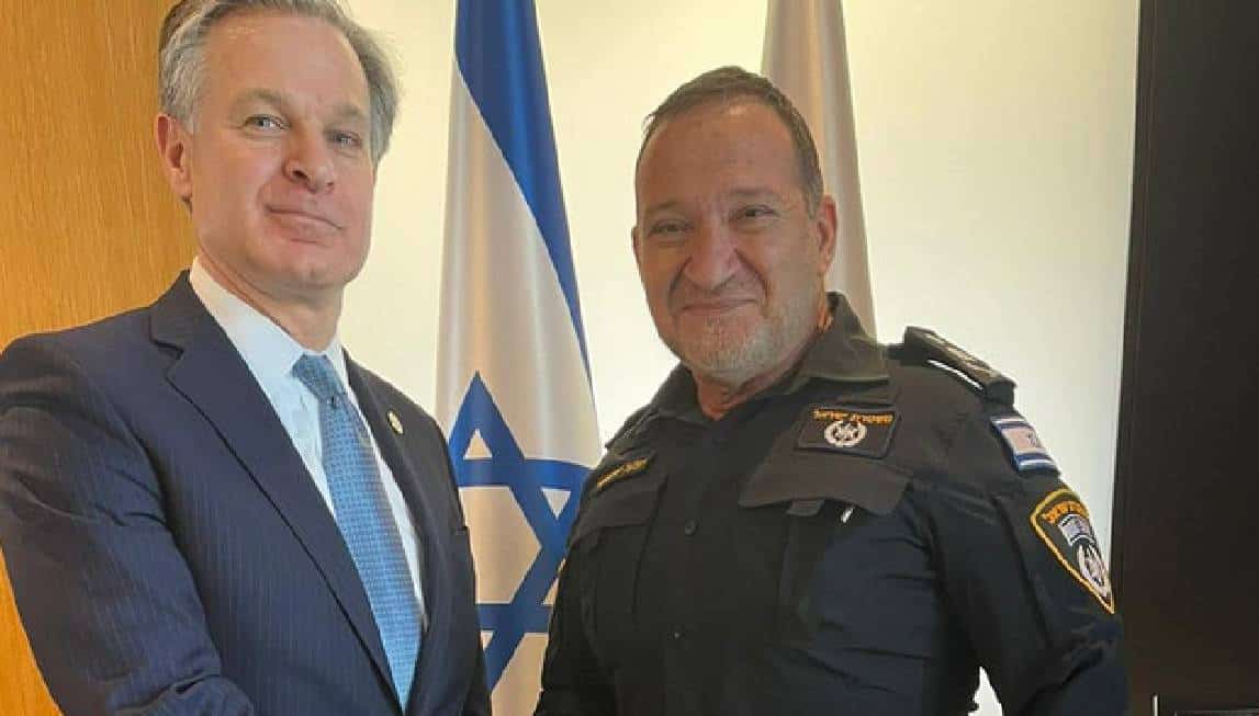 ראש ה-FBI קפץ לביקור פתע בישראל: "שותפות עמוקה, קרובה, וחזקה על בסיס ערכים משותפים"