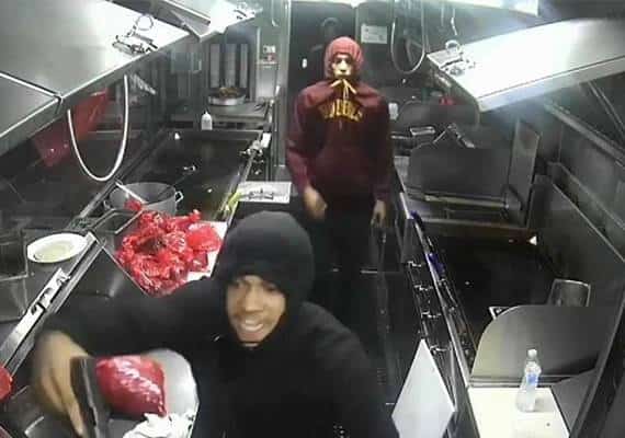 צפו בתיעוד: כך נשדדה משאית אוכל בלוס אנג'לס