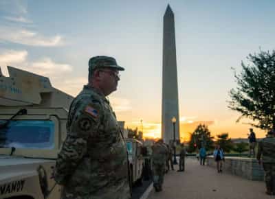 חיילי המשמר הלאומי החלו להתפרס ברחובות וושינגטון לאחר הוראת טראמפ