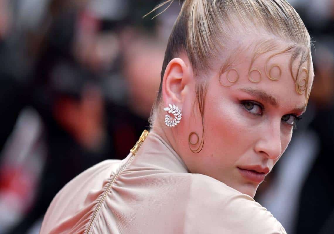 כוכבת ״אמילי בפריז״: ״לא קיימת הבחורה שבן הזוג שלה לא יבגוד בה״