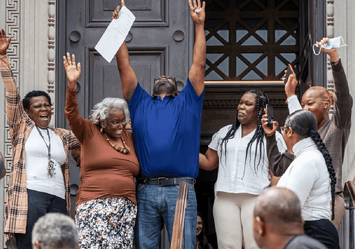אחרי 30 שנה בכלא: גבר זוכה מאונס בתו החורגת בת השש - שתמיד טענה כי הוא לא פגע בה