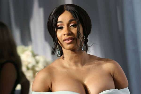 "זה פשוט הדבר הכי מוזר": קרדי בי חושפת שהיא סבלה מדיכאון לאחר לידה