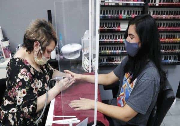 "הבריאות הנפשית והכלכלית חשובה לא פחות": מחוז בקליפורניה חוזר לשגרה בניגוד להנחיית המושל