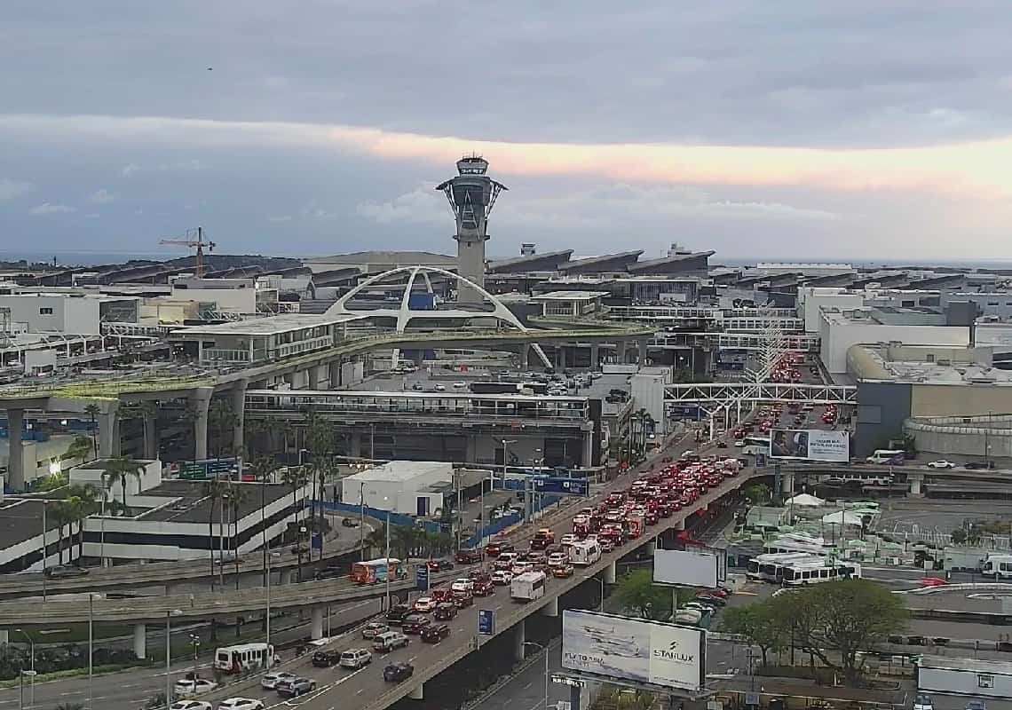 ממוריאל דיי כבר כאן: שיא של שלוש שנים בכמות הנוסעים ב-LAX