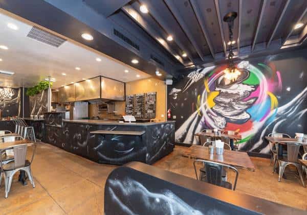 "יש אצלנו אנרגיות אחרות": המסעדה הייחודית שמשלבת בין המטבח האמריקאי לישראלי