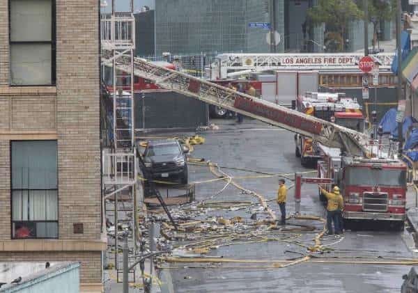 גל הצתות בלוס אנג'לס? בעוד העיר בוערת ושני בניינים מרכזיים עלו בלהבות, המשטרה עיכבה חשוד