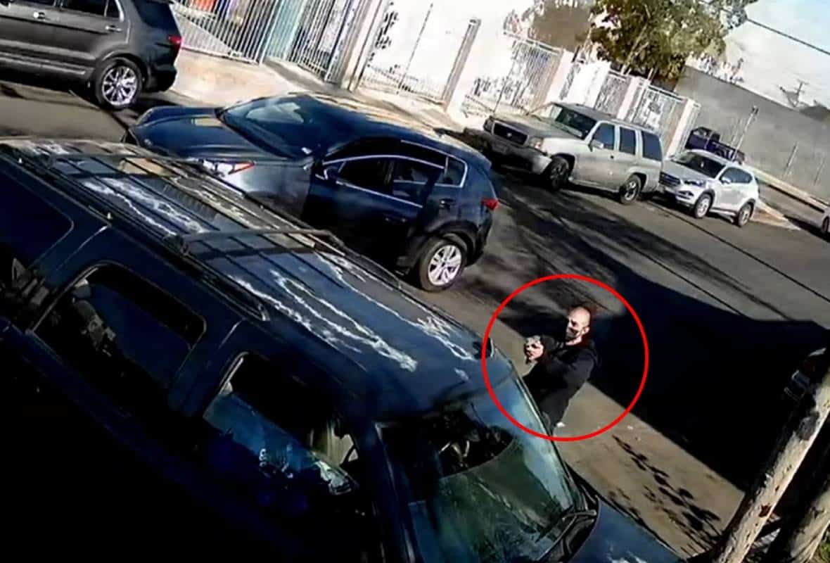 רצח לאור יום בלוס אנג'לס: צעיר בן 16 נורה למוות בתוך מכוניתו