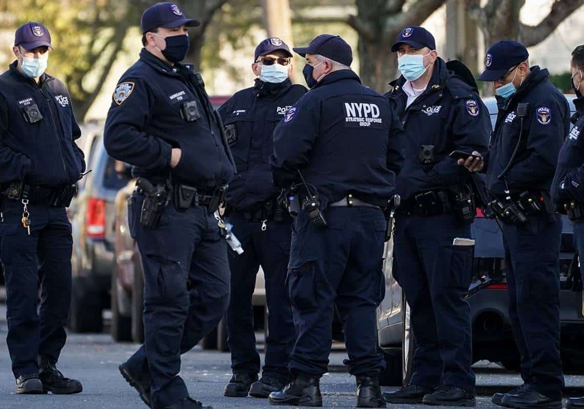 ניו יורק: מצוד נרחב אחר בן 18 החשוד ברצח