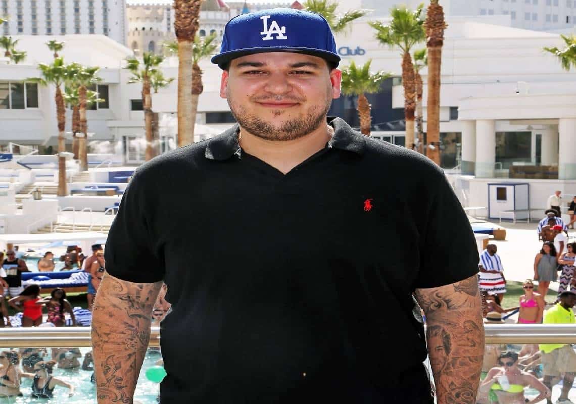 לאחר שהיה מתחת לרדאר זמן רב, מקורב לרוב קרדשיאן חושף: ״רוב שומר על הבריאות ונראה מאושר״