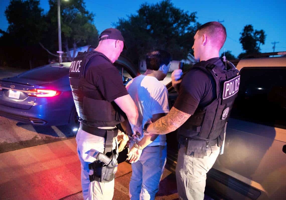 "בתי חולים, בתי ספר ועוד": רשויות ההגירה מפסיקות לבצע מעצרים ב'אזורים מוגנים'